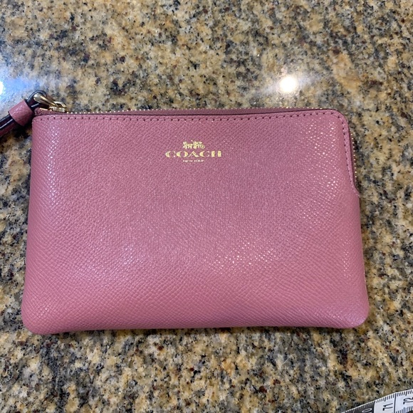 Coach Pink leather wristlet - Picture 2 of 10